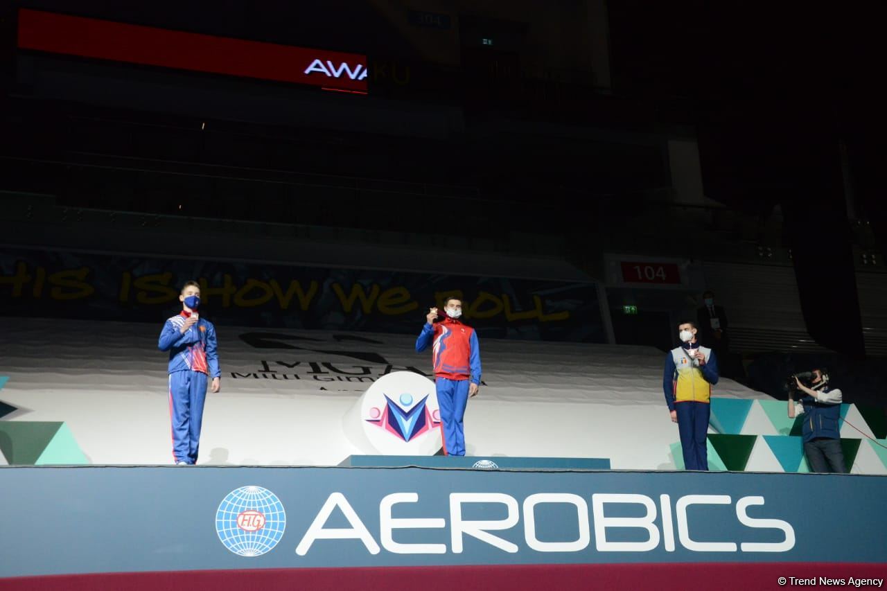 Baku awards winners of competitions in individual program for men and among mixed pairs (PHOTO)