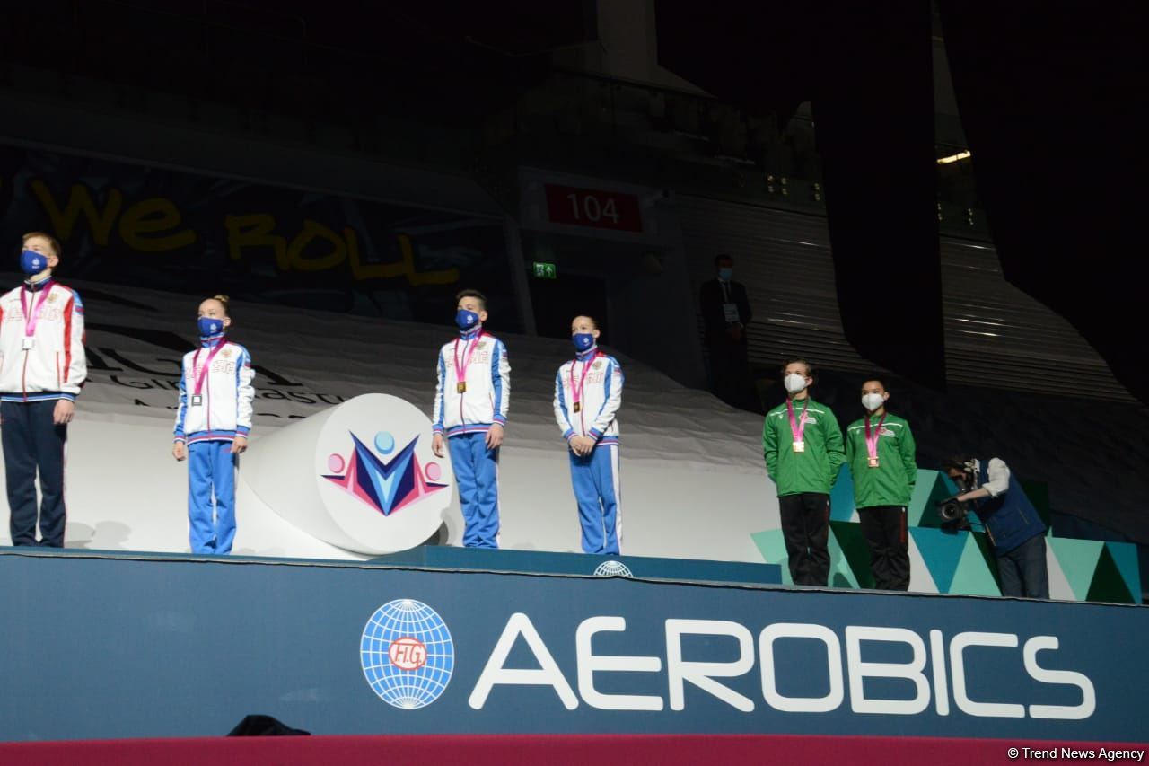 Baku awards winners of competitions in individual program for men and among mixed pairs (PHOTO)