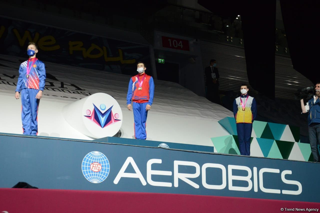 Baku awards winners of competitions in individual program for men and among mixed pairs (PHOTO)