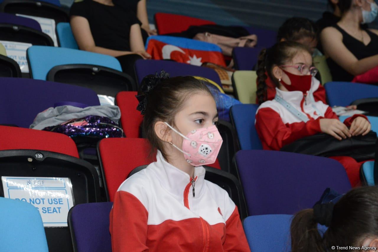 Azerbaijani gymnasts meet with multiple European and world champion in Baku (PHOTO)