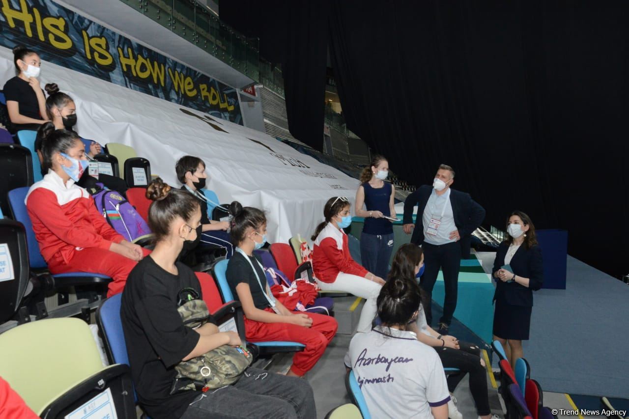 Azerbaijani gymnasts meet with multiple European and world champion in Baku (PHOTO)