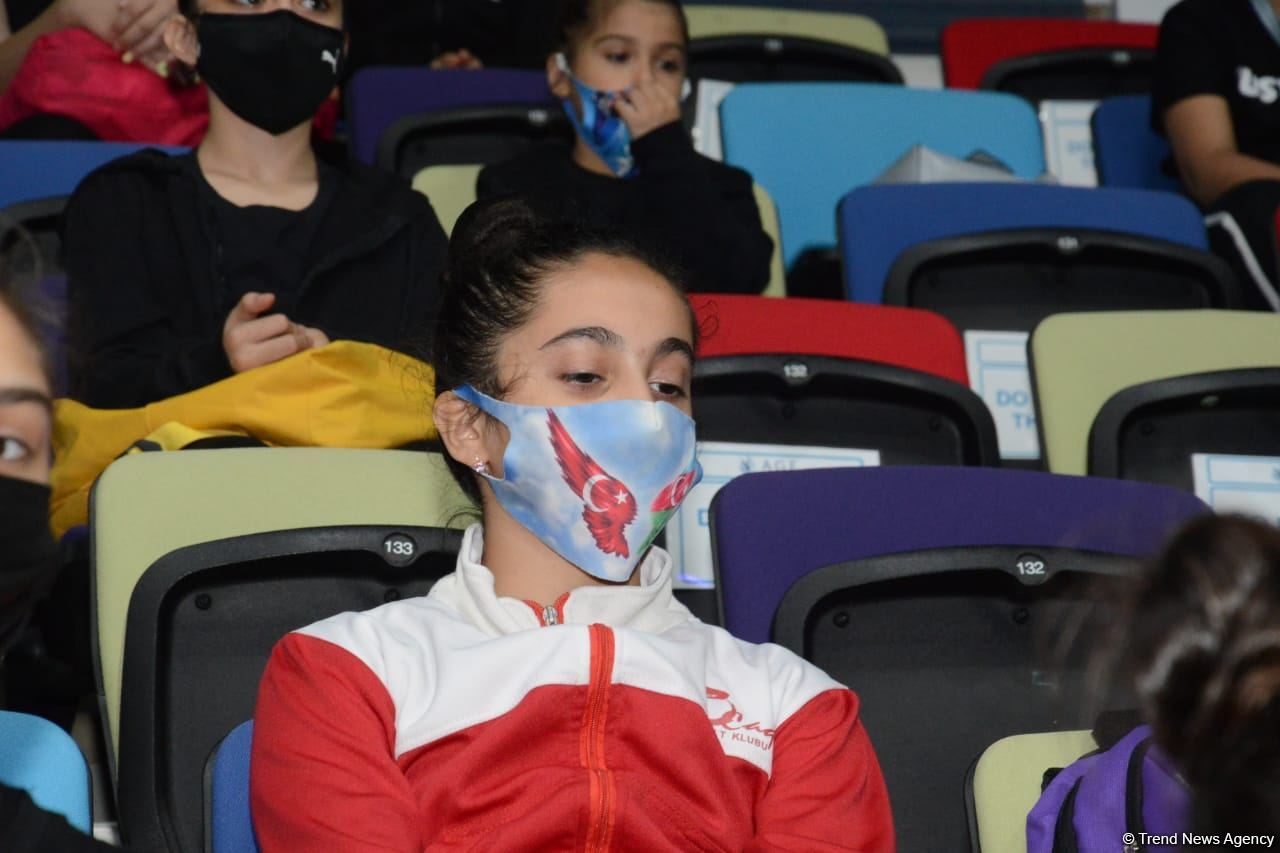 Azerbaijani gymnasts meet with multiple European and world champion in Baku (PHOTO)