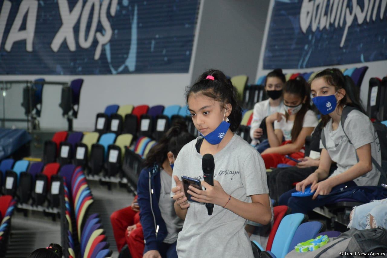 Azerbaijani gymnasts meet with multiple European and world champion in Baku (PHOTO)