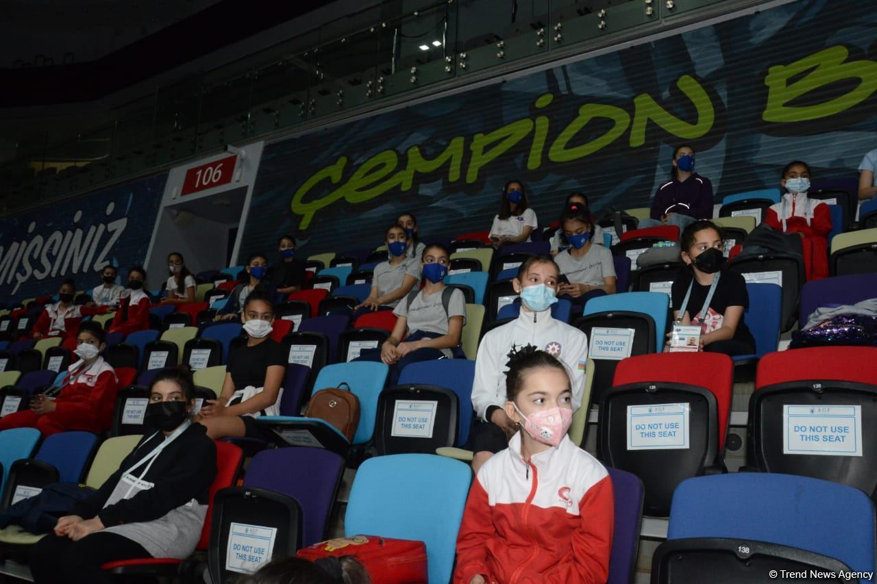 Azerbaijani gymnasts meet with multiple European and world champion in Baku (PHOTO)