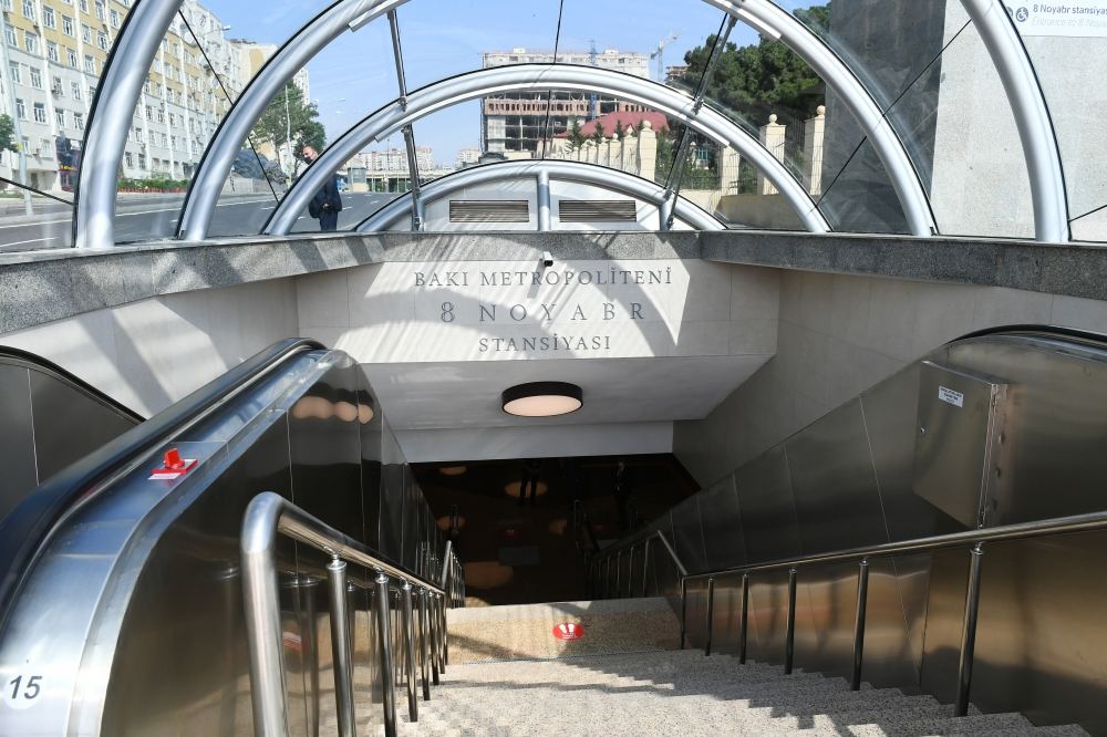 President Ilham Aliyev views conditions created at 'November 8' subway station (PHOTO)