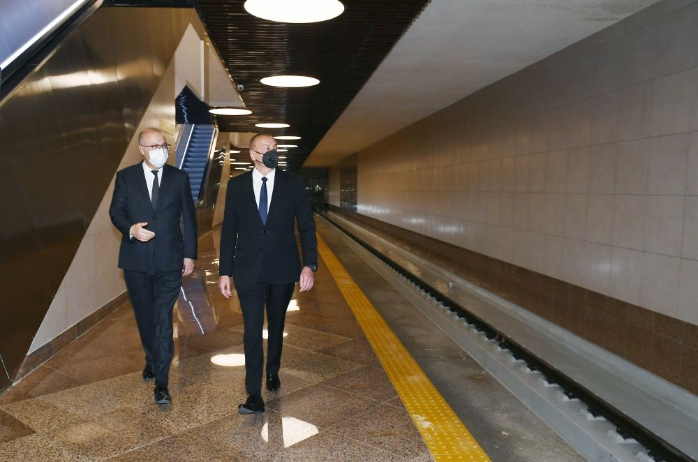 President Ilham Aliyev views conditions created at 'November 8' subway station (PHOTO)