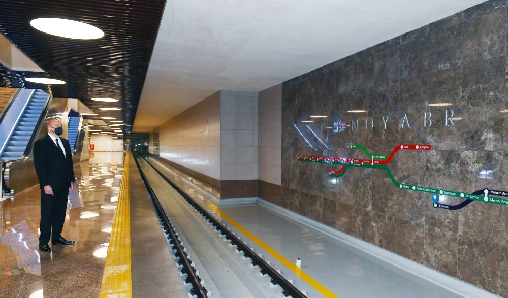 President Ilham Aliyev views conditions created at 'November 8' subway station (PHOTO)