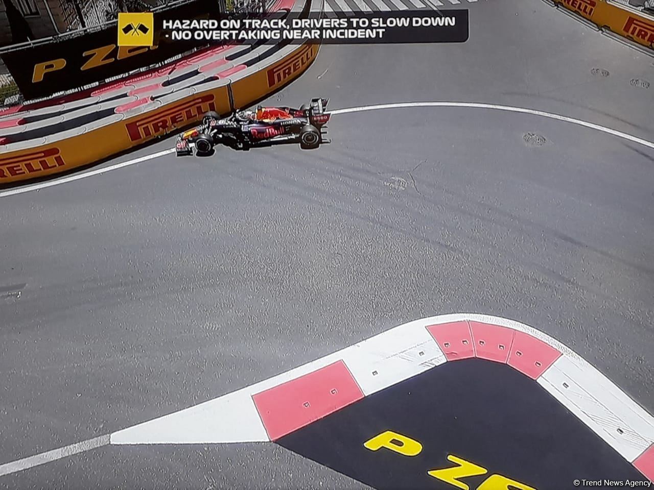 Red Bull Racing pilot crashes at F1 Azerbaijan Grand Prix in Baku (PHOTO)