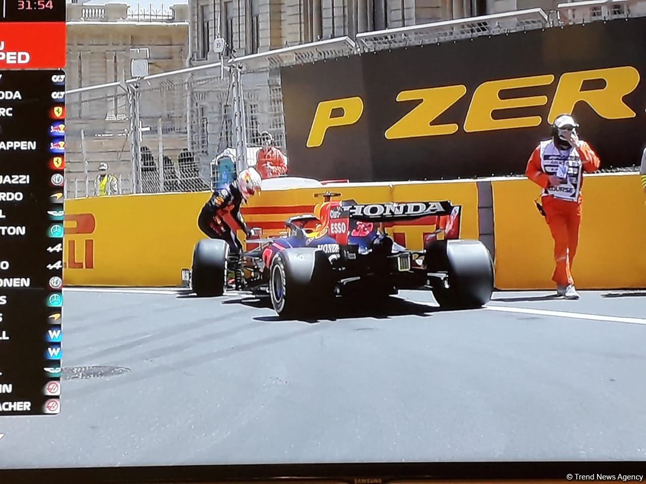 Red Bull Racing pilot crashes at F1 Azerbaijan Grand Prix in Baku (PHOTO)