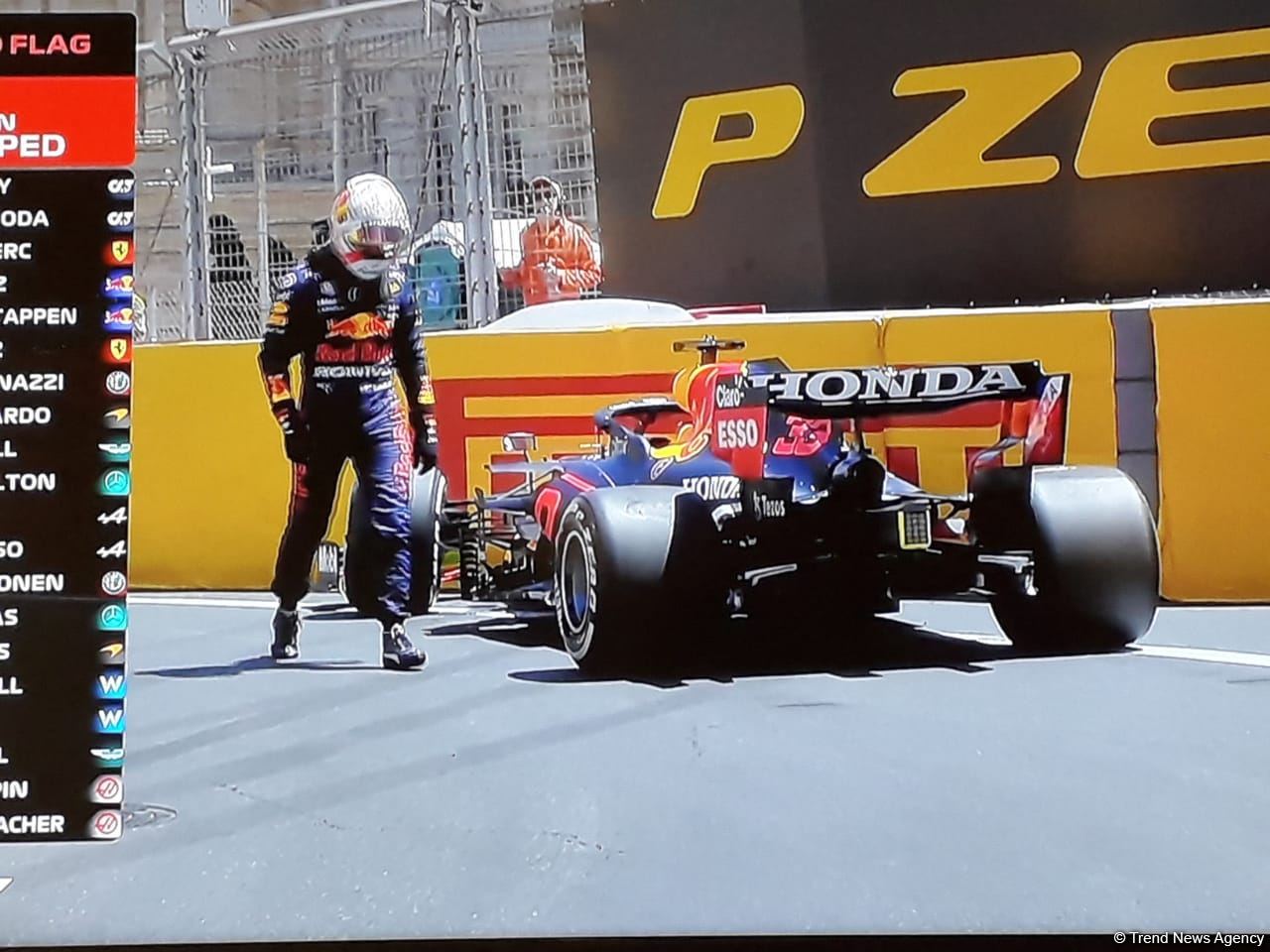 Red Bull Racing pilot crashes at F1 Azerbaijan Grand Prix in Baku (PHOTO)