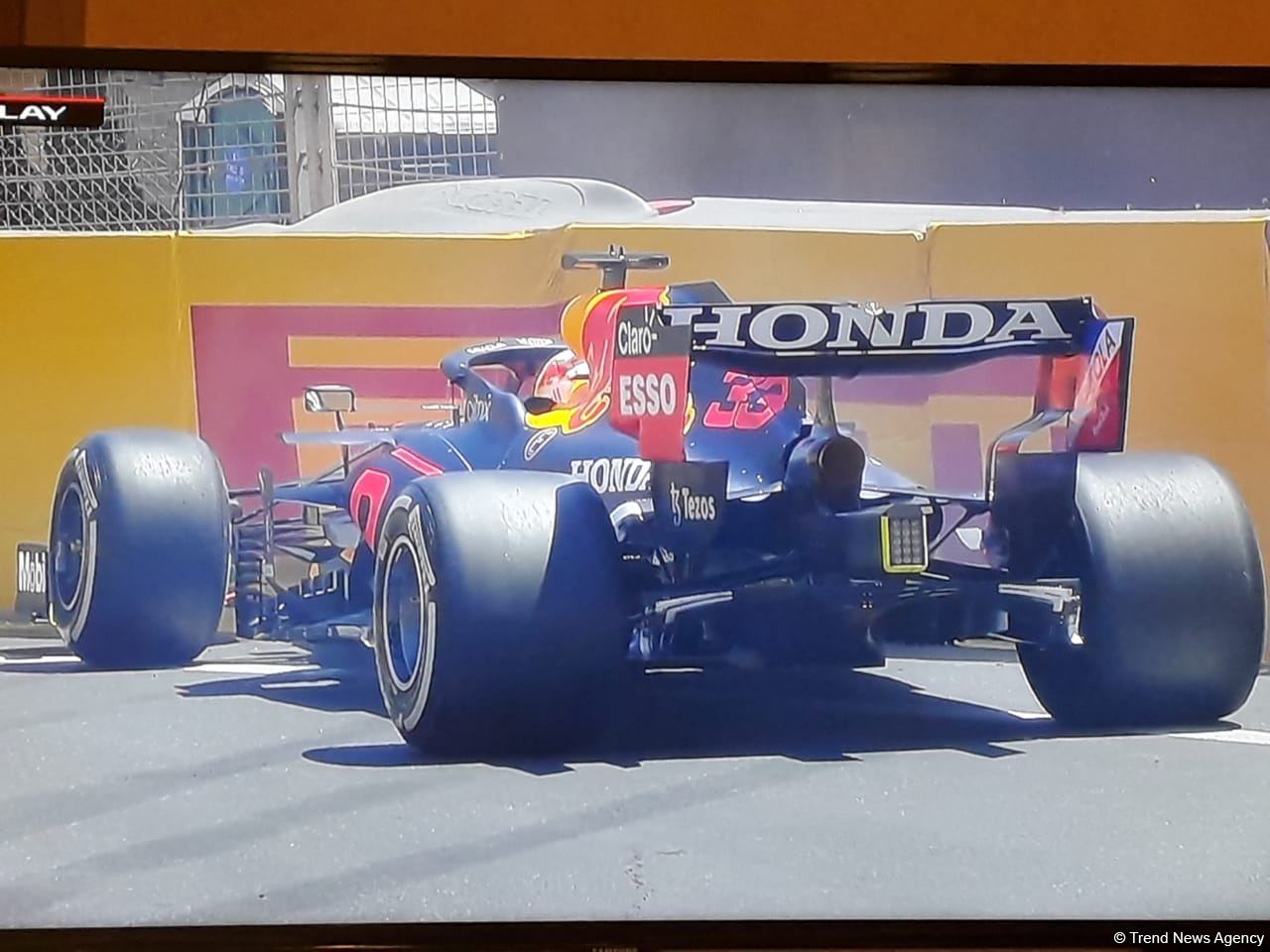 Red Bull Racing pilot crashes at F1 Azerbaijan Grand Prix in Baku (PHOTO)