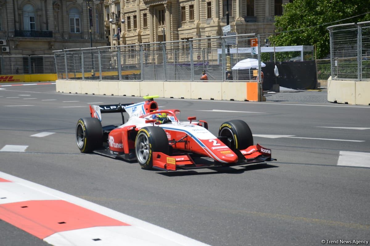 F 2 sprint kicks off in Baku within Azerbaijan Grand Prix (PHOTO)