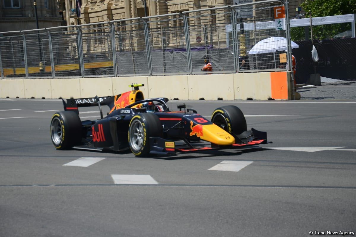 F 2 sprint kicks off in Baku within Azerbaijan Grand Prix (PHOTO)
