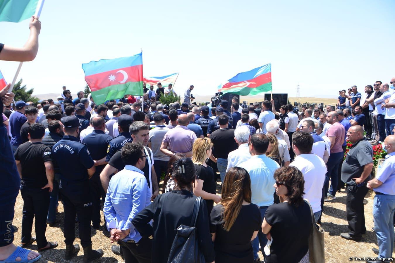 Baku hosts funeral ceremony for Azerbaijani martyr journalist (PHOTO)