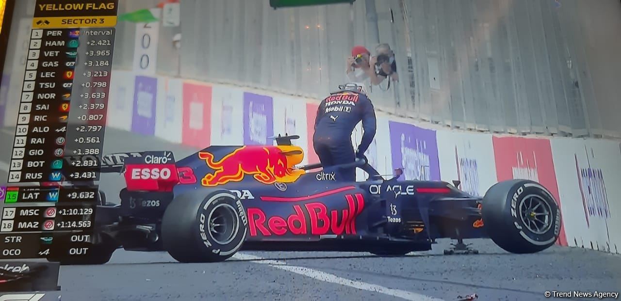 Max Verstappen out of F1 Azerbaijan Grand Prix, following crash (PHOTO)