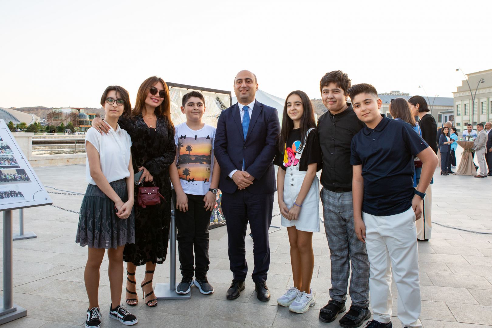 “Reduce, Reuse, Recycle, Respect” exhibition by NARGIS Publishing house is open on the Baku Boulevard (PHOTO/VIDEO)
