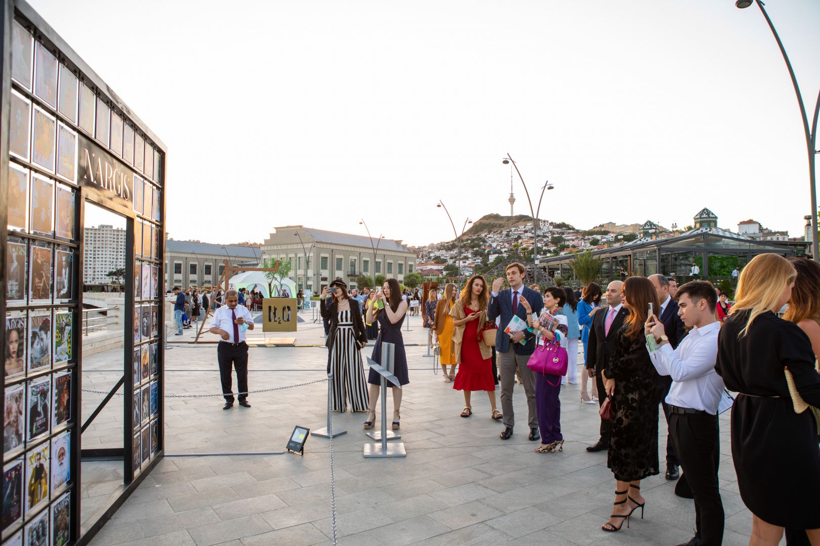 “Reduce, Reuse, Recycle, Respect” exhibition by NARGIS Publishing house is open on the Baku Boulevard (PHOTO/VIDEO)