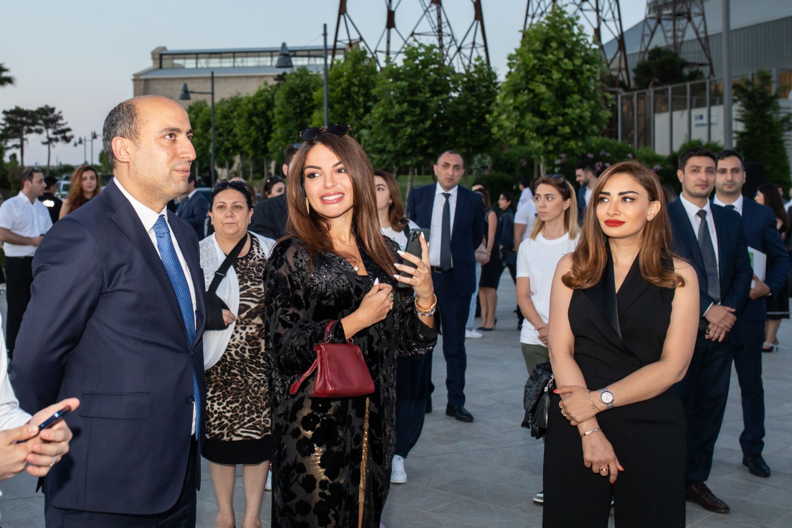 “Reduce, Reuse, Recycle, Respect” exhibition by NARGIS Publishing house is open on the Baku Boulevard (PHOTO/VIDEO)