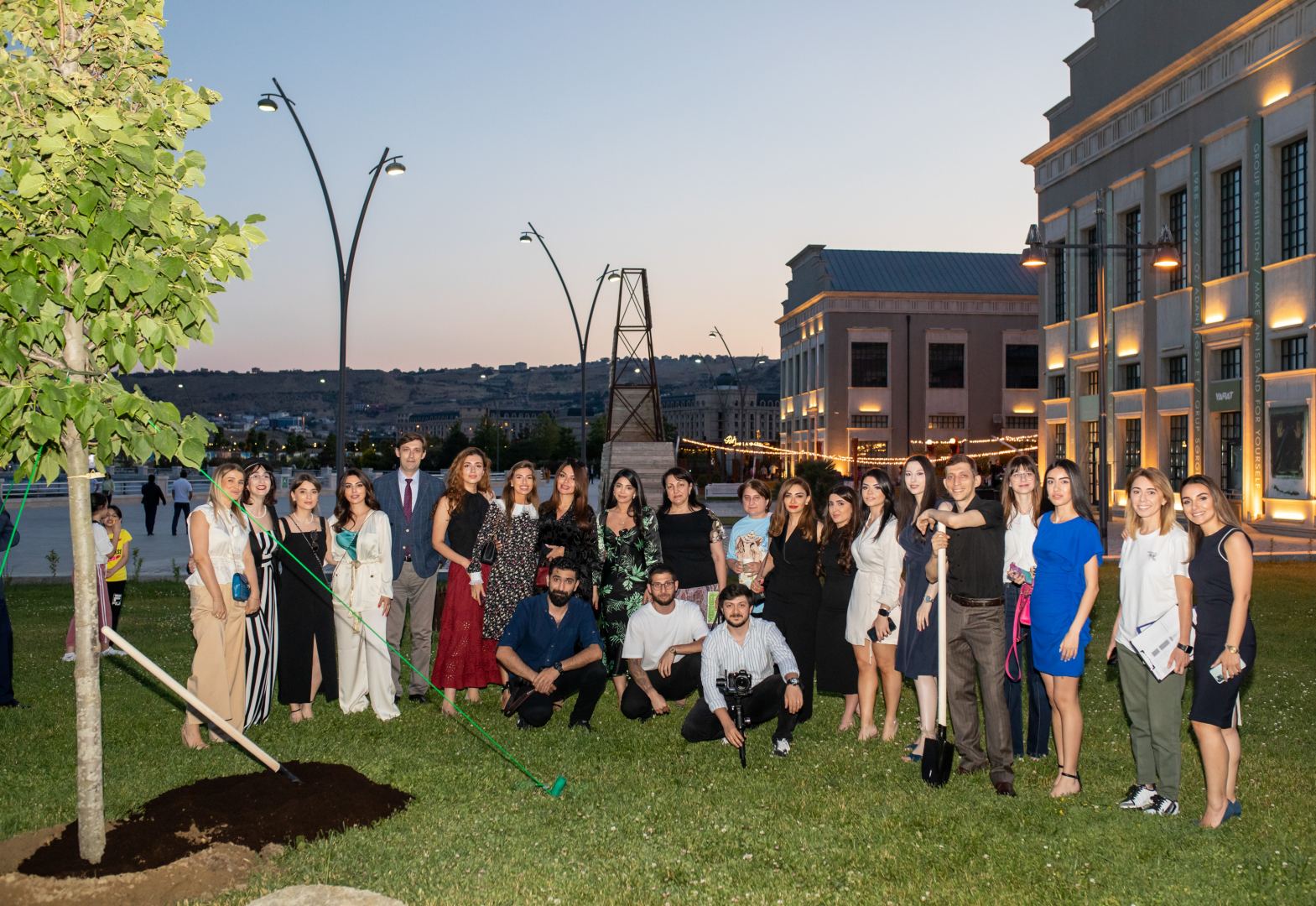 “Reduce, Reuse, Recycle, Respect” exhibition by NARGIS Publishing house is open on the Baku Boulevard (PHOTO/VIDEO)