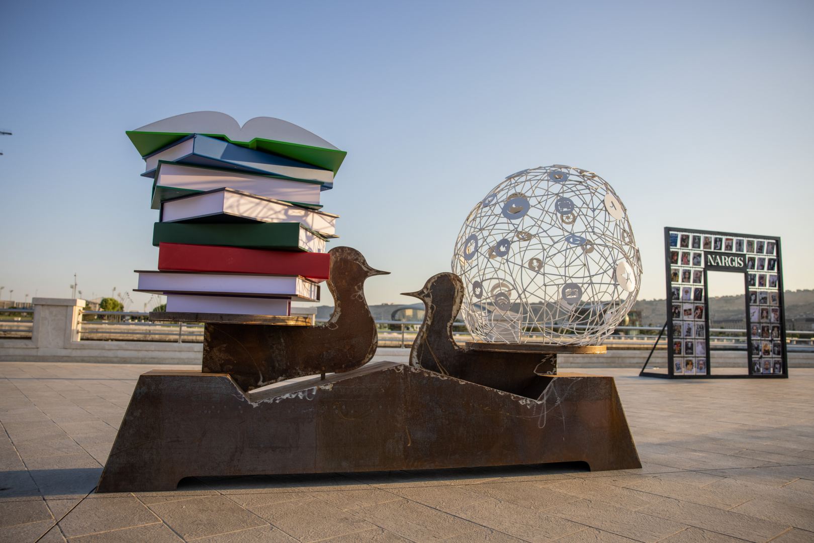 “Reduce, Reuse, Recycle, Respect” exhibition by NARGIS Publishing house is open on the Baku Boulevard (PHOTO/VIDEO)