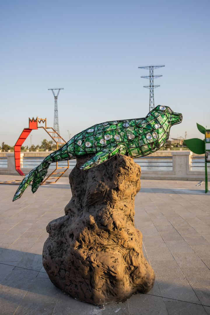 “Reduce, Reuse, Recycle, Respect” exhibition by NARGIS Publishing house is open on the Baku Boulevard (PHOTO/VIDEO)