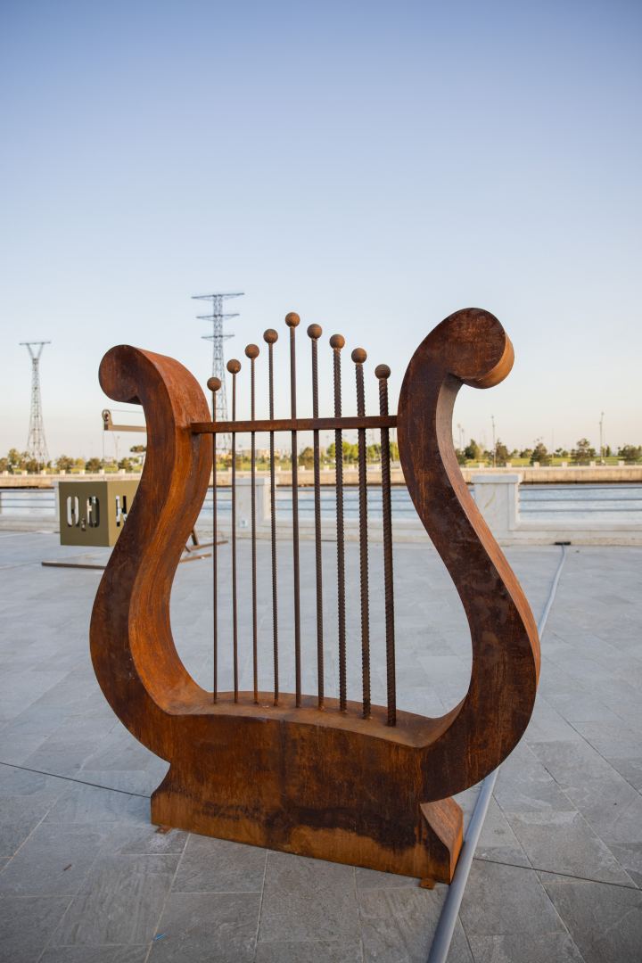 “Reduce, Reuse, Recycle, Respect” exhibition by NARGIS Publishing house is open on the Baku Boulevard (PHOTO/VIDEO)