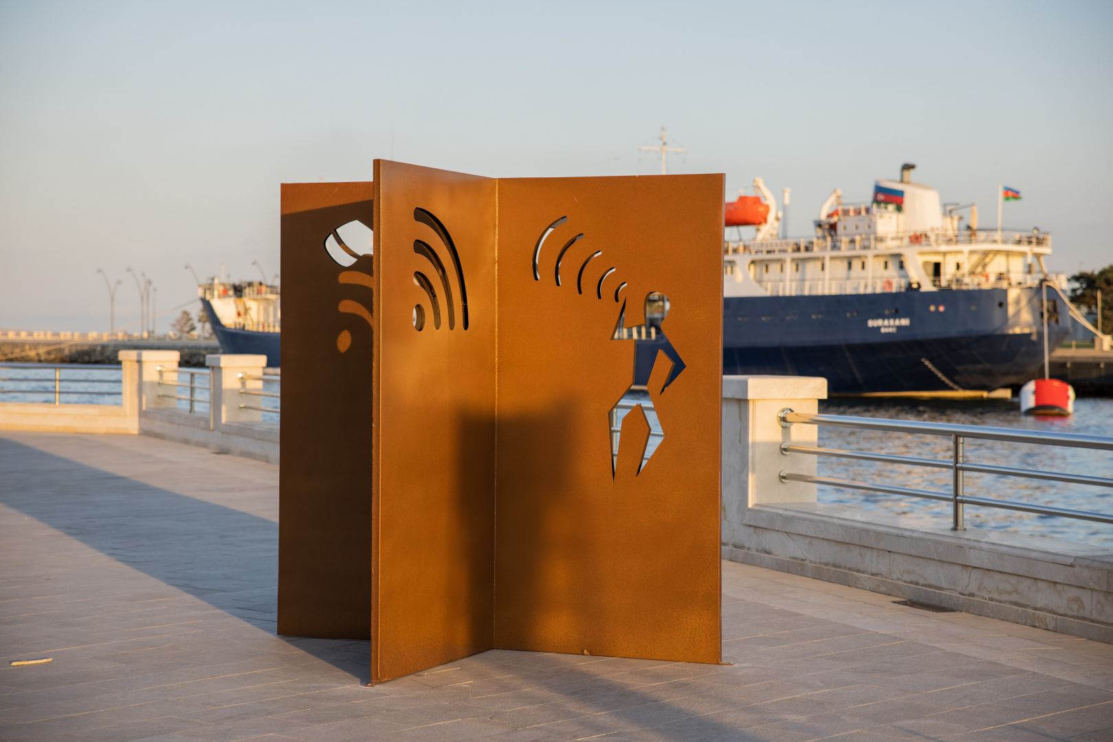 “Reduce, Reuse, Recycle, Respect” exhibition by NARGIS Publishing house is open on the Baku Boulevard (PHOTO/VIDEO)