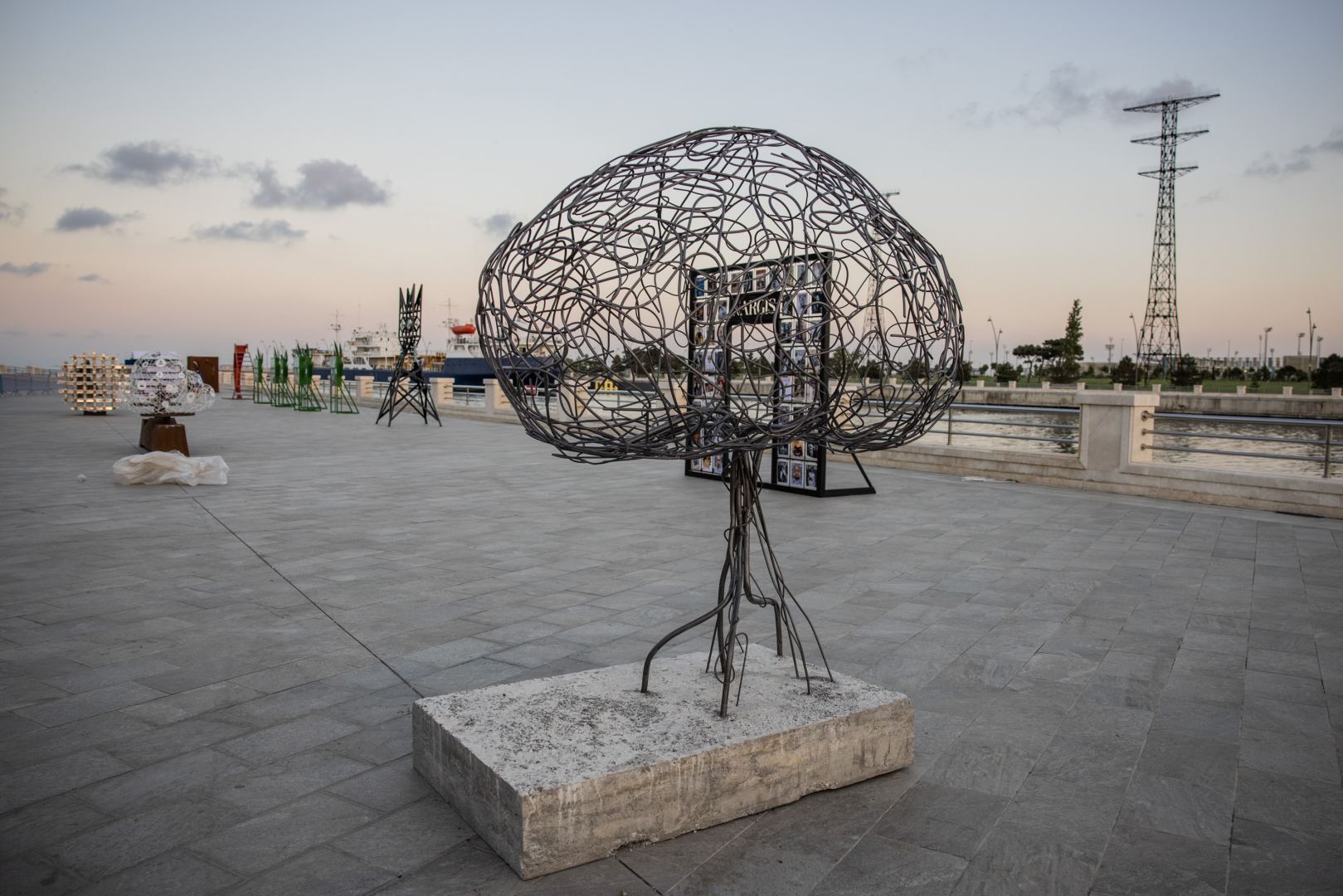 “Reduce, Reuse, Recycle, Respect” exhibition by NARGIS Publishing house is open on the Baku Boulevard (PHOTO/VIDEO)
