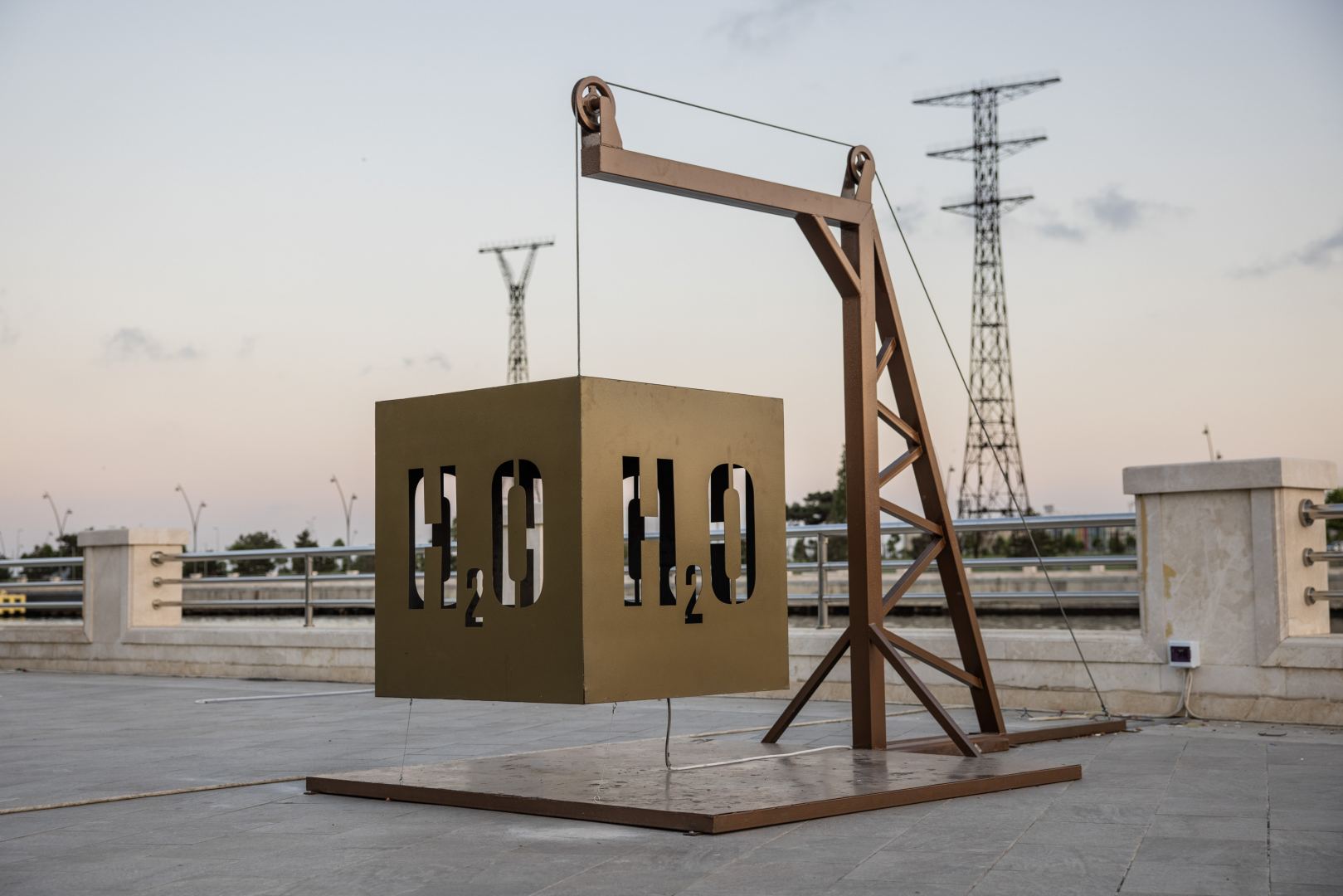 “Reduce, Reuse, Recycle, Respect” exhibition by NARGIS Publishing house is open on the Baku Boulevard (PHOTO/VIDEO)