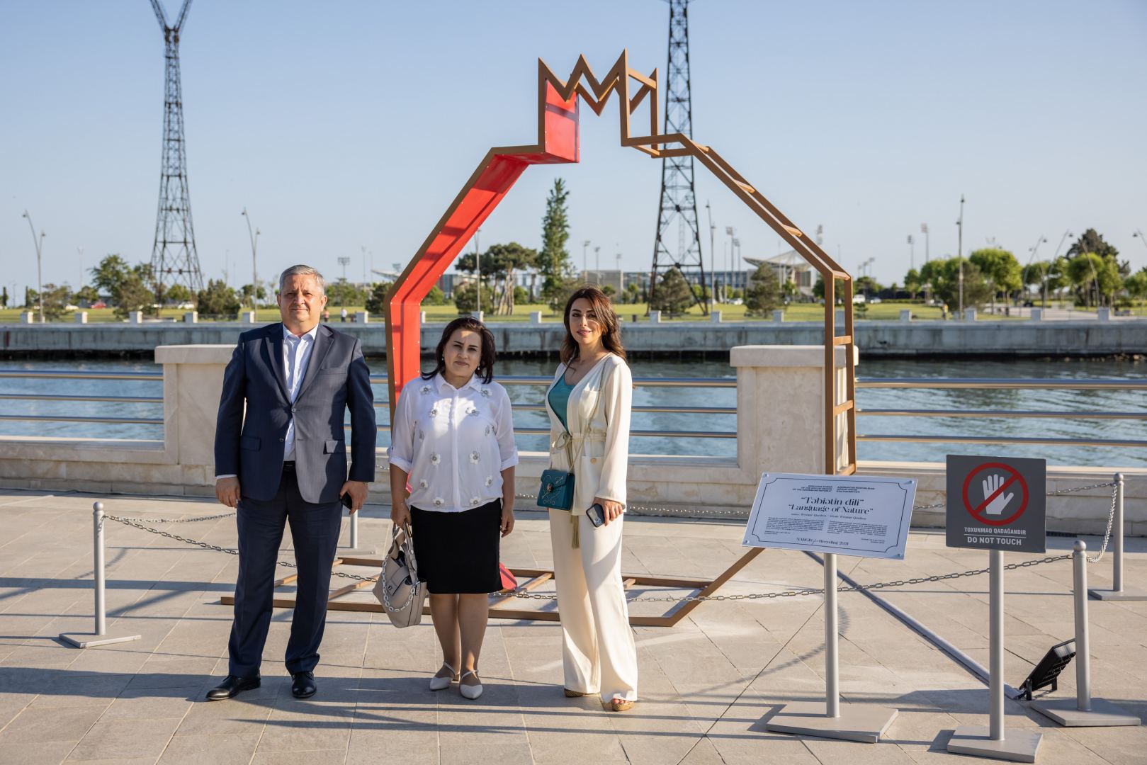 “Reduce, Reuse, Recycle, Respect” exhibition by NARGIS Publishing house is open on the Baku Boulevard (PHOTO/VIDEO)