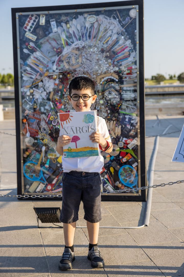 “Reduce, Reuse, Recycle, Respect” exhibition by NARGIS Publishing house is open on the Baku Boulevard (PHOTO/VIDEO)