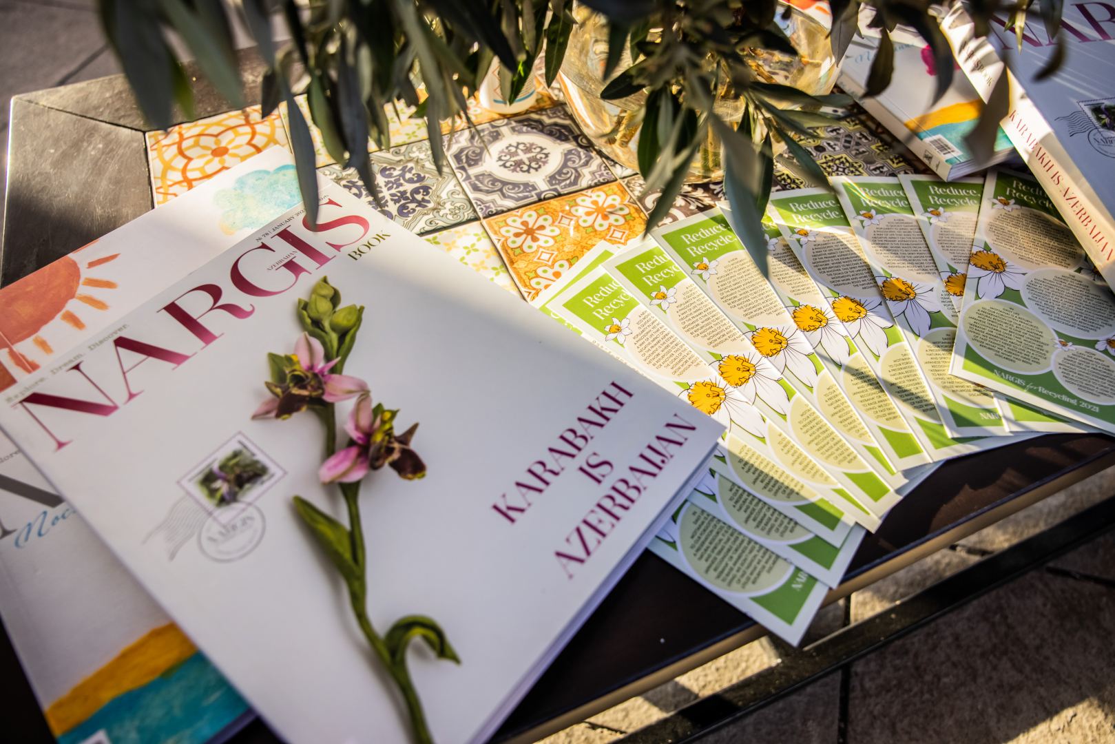 “Reduce, Reuse, Recycle, Respect” exhibition by NARGIS Publishing house is open on the Baku Boulevard (PHOTO/VIDEO)