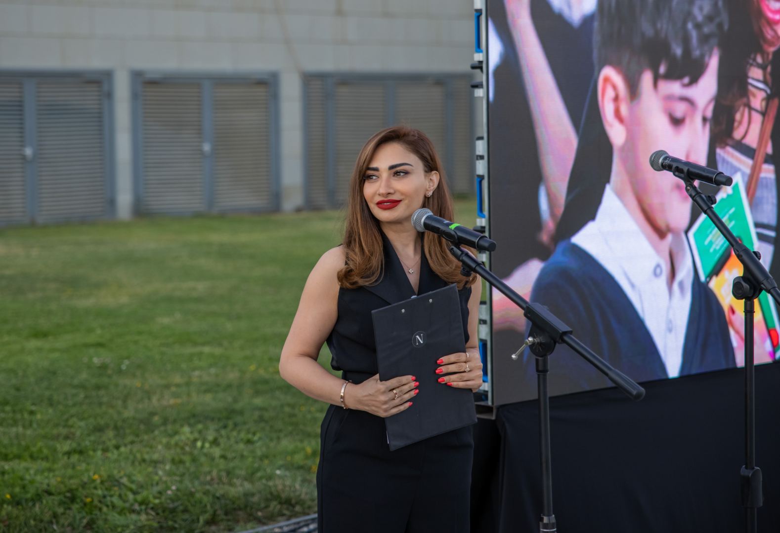 “Reduce, Reuse, Recycle, Respect” exhibition by NARGIS Publishing house is open on the Baku Boulevard (PHOTO/VIDEO)