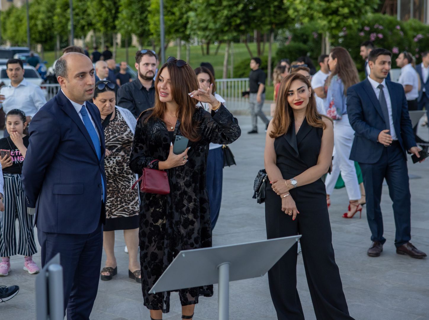 “Reduce, Reuse, Recycle, Respect” exhibition by NARGIS Publishing house is open on the Baku Boulevard (PHOTO/VIDEO)
