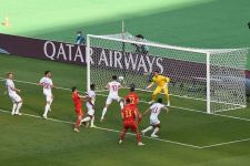 Azerbaijani president, first lady watch football match between Switzerland and Wales (PHOTO)