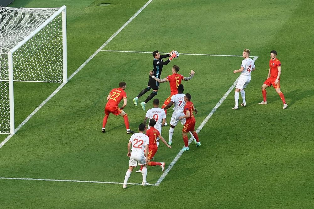 Azerbaijani president, first lady watch football match between Switzerland and Wales (PHOTO)
