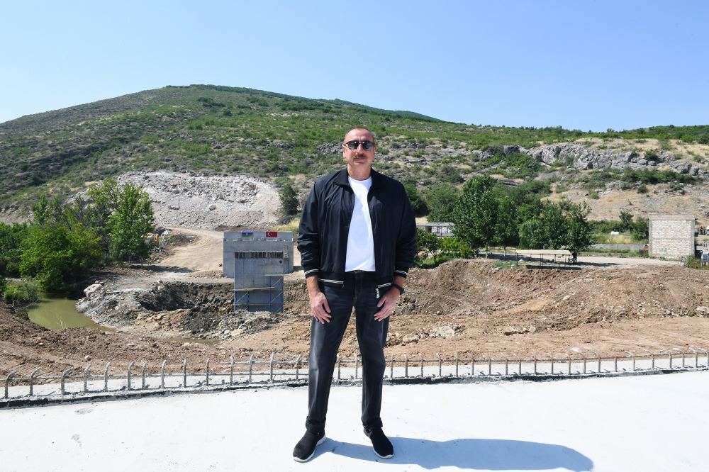 President Aliyev views ongoing work on bridge built over 'Victory Road' to Shusha (PHOTO)