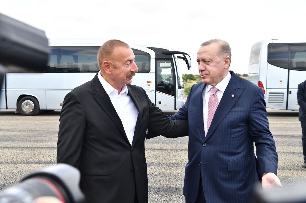 Azerbaijani president welcomes Turkish president in Fuzuli district (PHOTO)