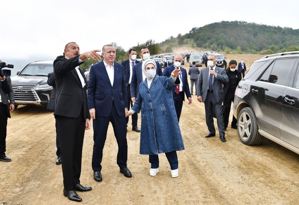 Azerbaijani president welcomes Turkish president in Fuzuli district (PHOTO)