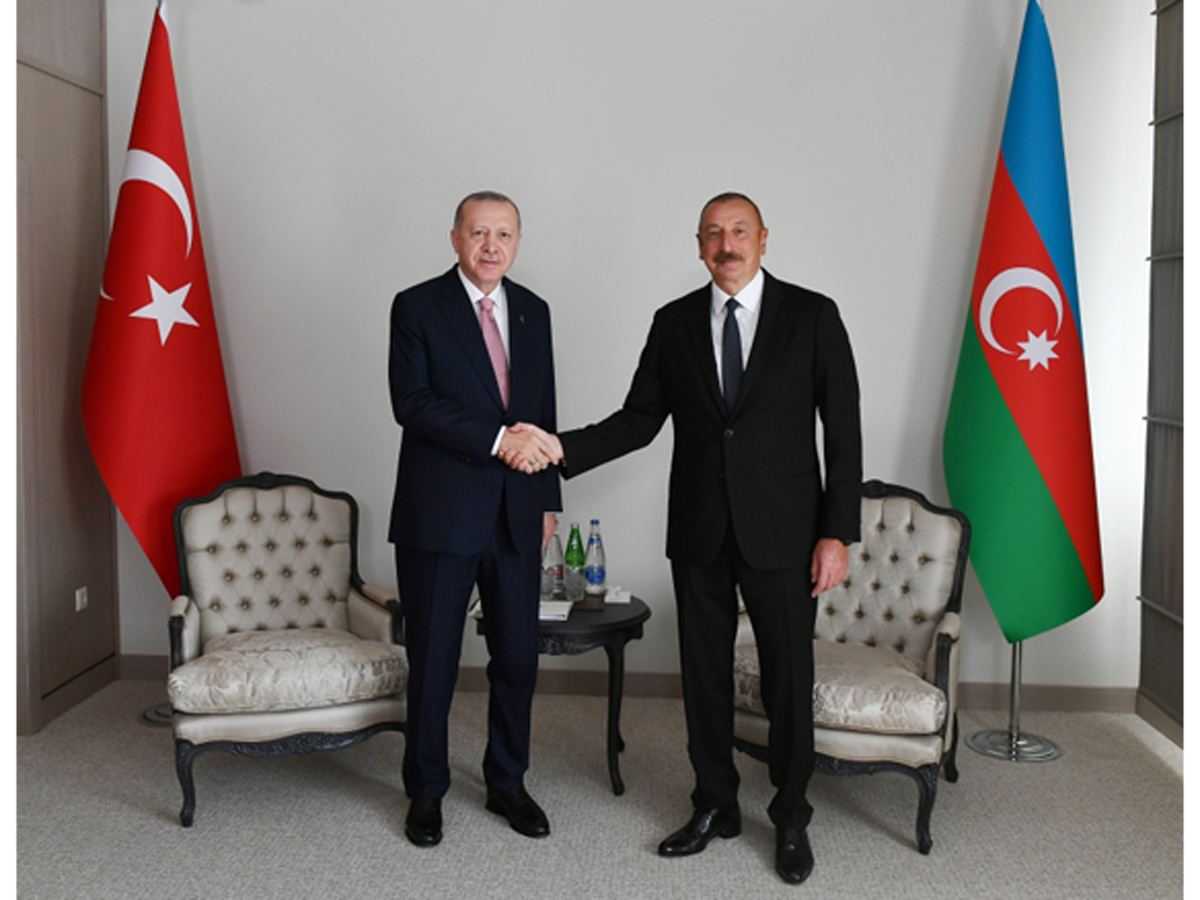 Presidents of Azerbaijan, Turkey hold one-on-one meeting (PHOTO)
