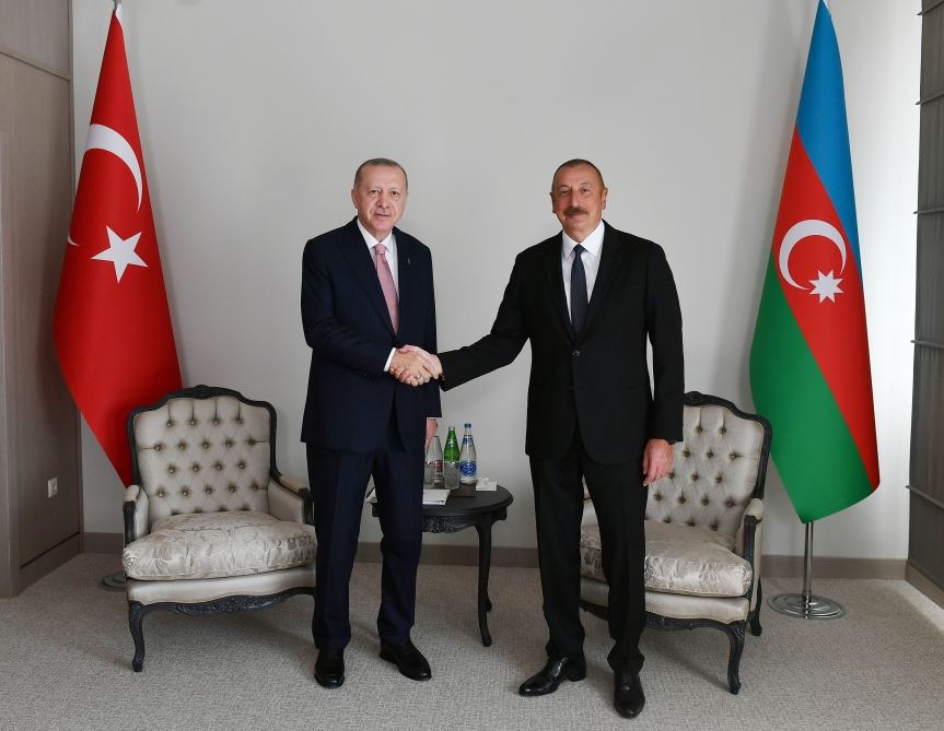 Presidents of Azerbaijan, Turkey hold one-on-one meeting (PHOTO)
