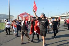 Fans preparing to watch Turkey vs Wales football match at Baku Olympic Stadium (PHOTO)