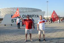 Fans preparing to watch Turkey vs Wales football match at Baku Olympic Stadium (PHOTO)