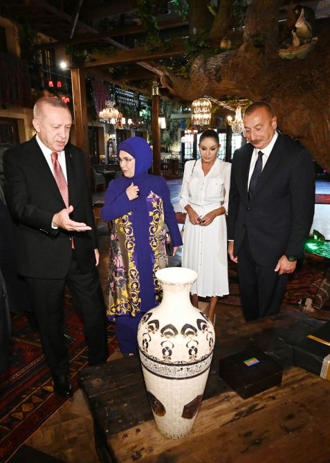 Dinner organized on behalf of President Ilham Aliyev, First Lady Mehriban Aliyeva in honor of President Erdogan, his wife (PHOTO)