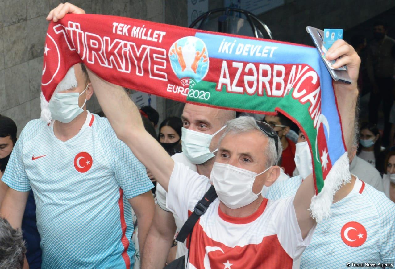 Fans preparing to watch Turkey vs Wales football match at Baku Olympic Stadium (PHOTO)