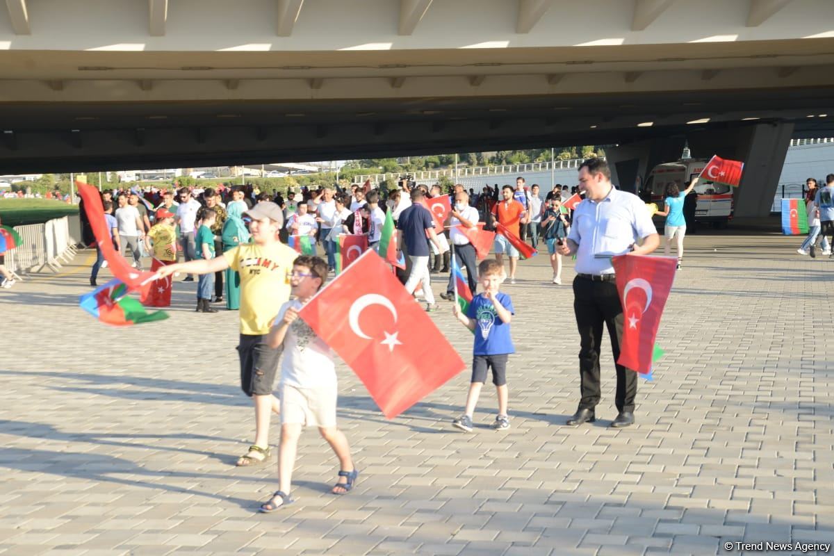 Fans preparing to watch Turkey vs Wales football match at Baku Olympic Stadium (PHOTO)