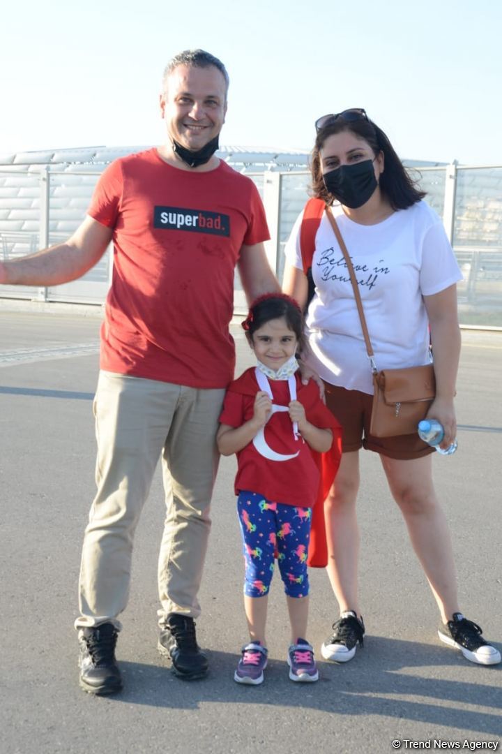 Fans preparing to watch Turkey vs Wales football match at Baku Olympic Stadium (PHOTO)