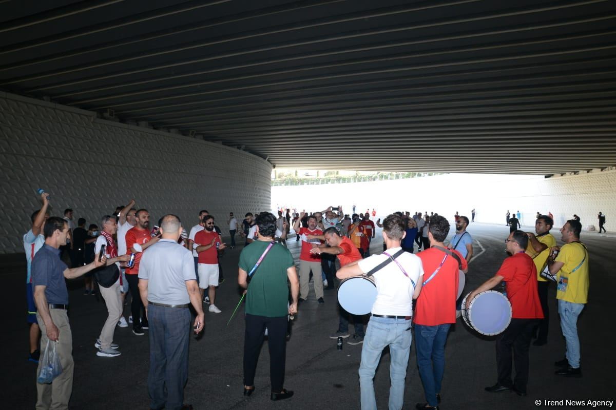 Fans preparing to watch Turkey vs Wales football match at Baku Olympic Stadium (PHOTO)