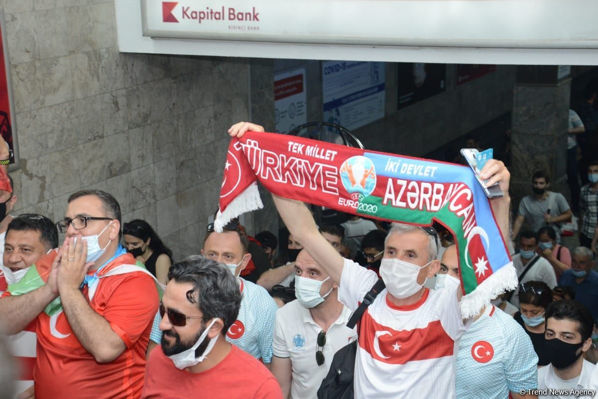Fans preparing to watch Turkey vs Wales football match at Baku Olympic Stadium (PHOTO)