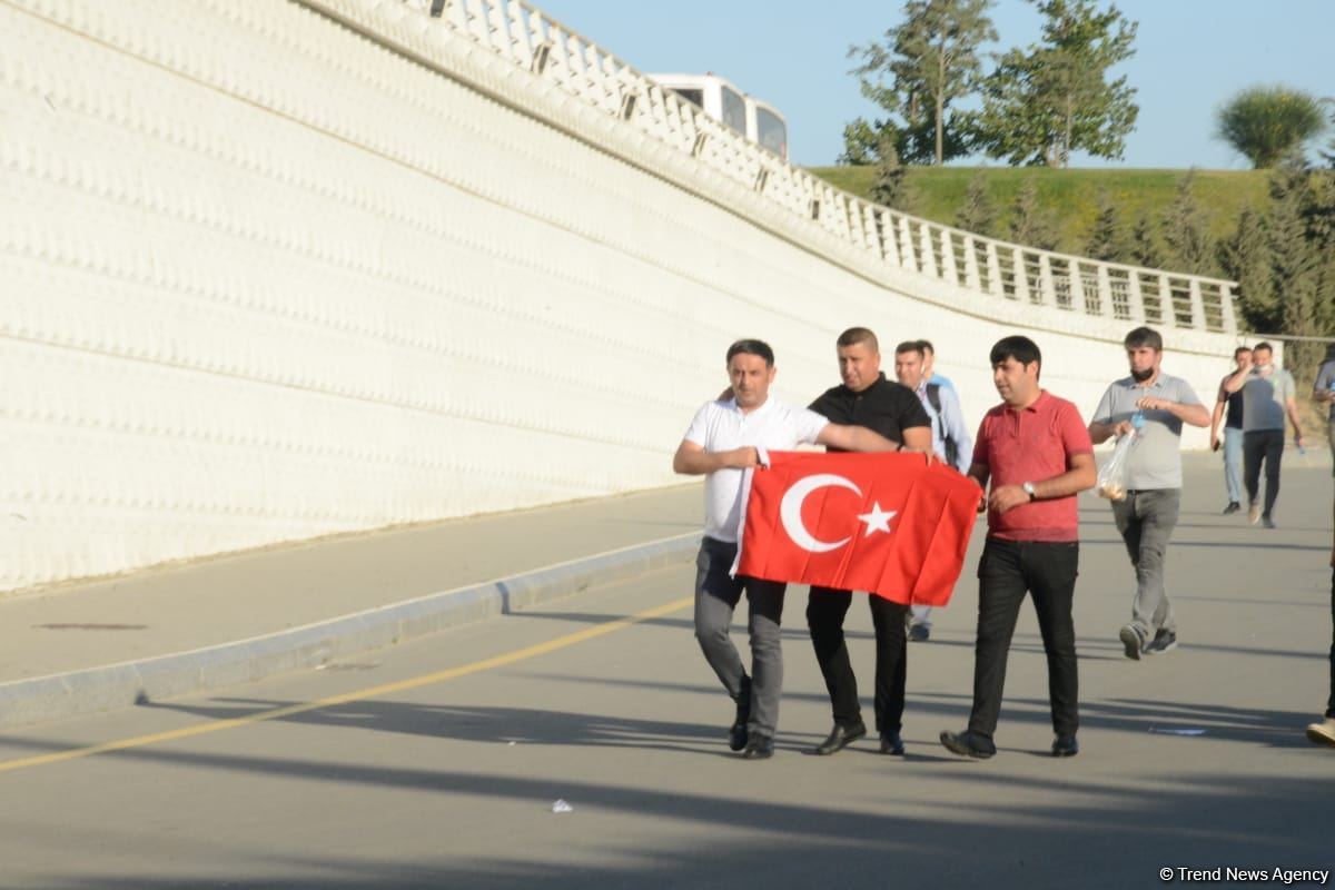 Fans preparing to watch Turkey vs Wales football match at Baku Olympic Stadium (PHOTO)